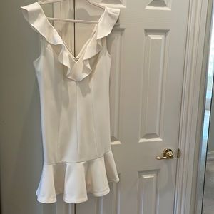 Crème v neck and back dress